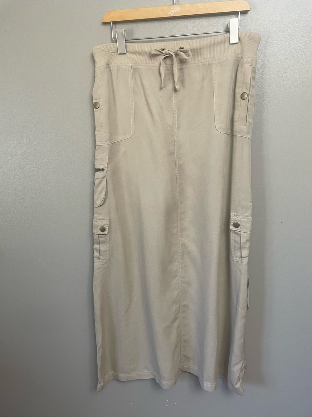 Chico’s Zenergy Long Khaki Cargo Skirt Size 0 (Small).